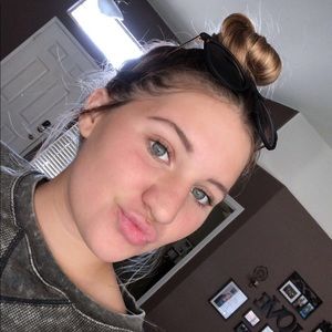 Meet your Posher, Madelyn